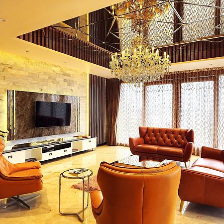 Апартаменти The Pentouz On 100 Feet Road Indiranagar - An Urban Luxury Retreat Бенґалуру Екстер'єр фото