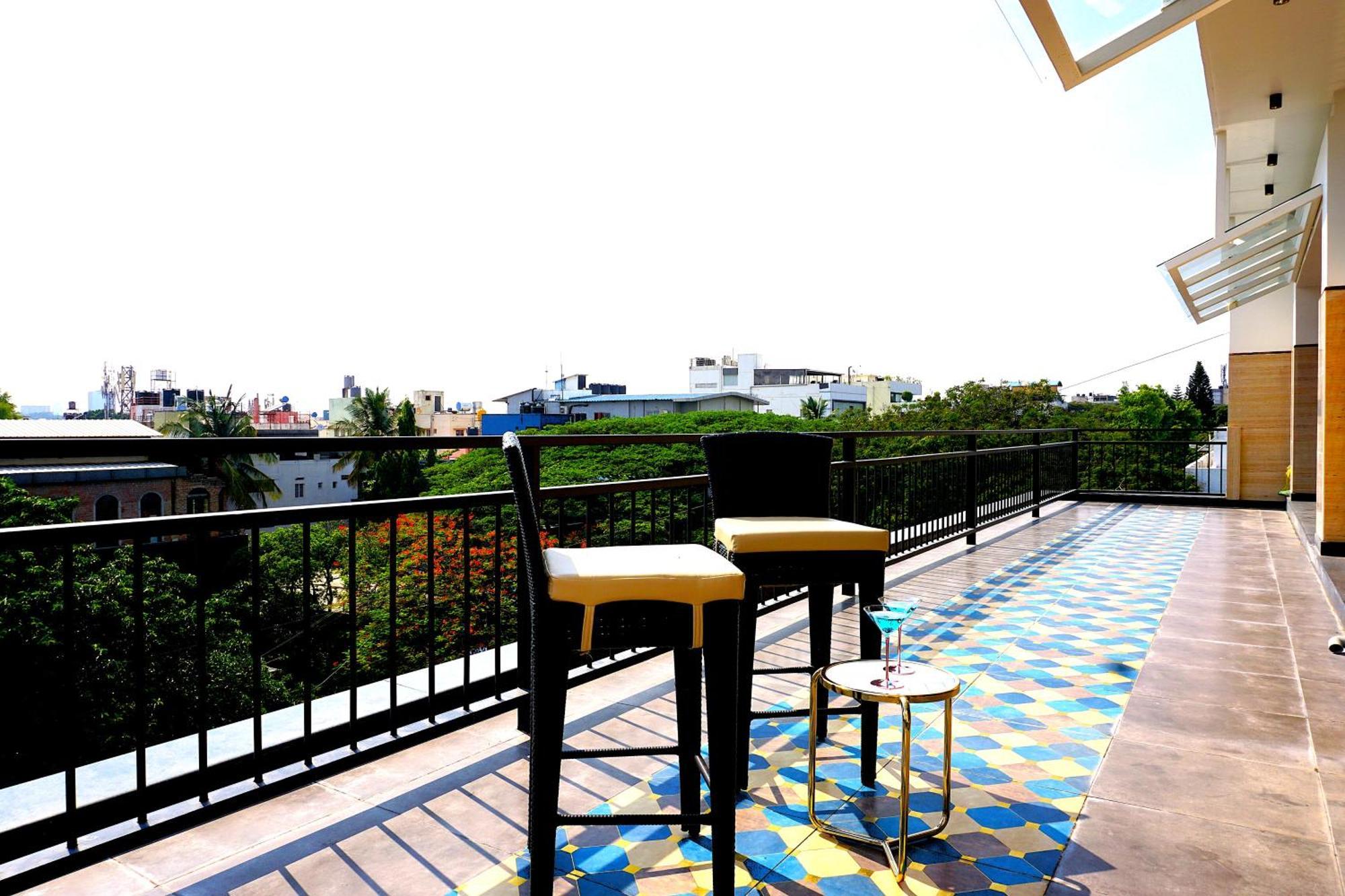 Апартаменти The Pentouz On 100 Feet Road Indiranagar - An Urban Luxury Retreat Бенґалуру Екстер'єр фото