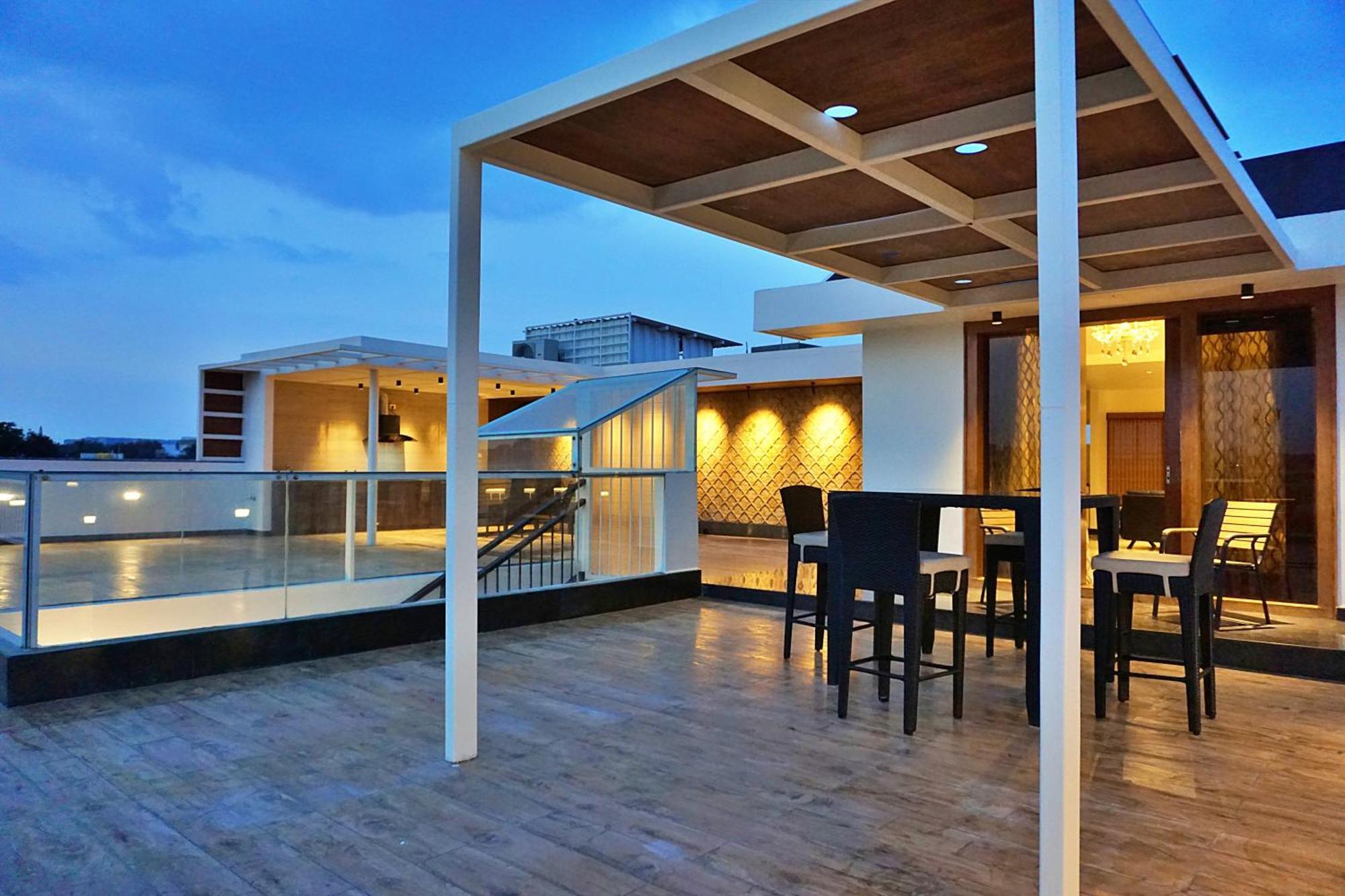 Апартаменти The Pentouz On 100 Feet Road Indiranagar - An Urban Luxury Retreat Бенґалуру Екстер'єр фото